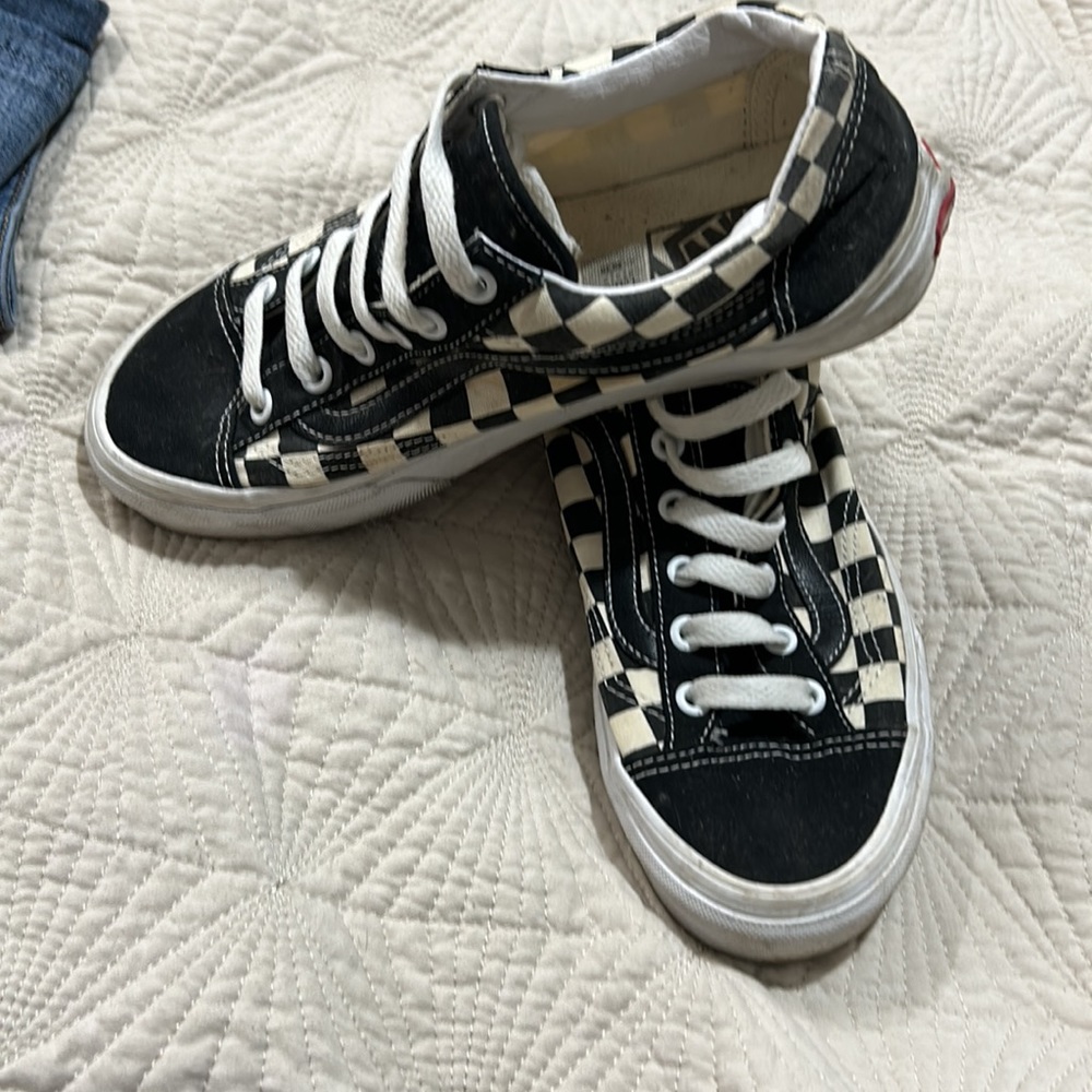 Checked vans - Picture 2 of 2